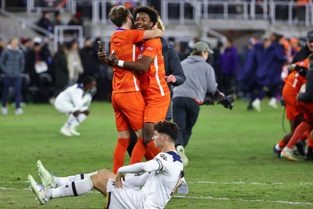 有高度的默 有高度的默